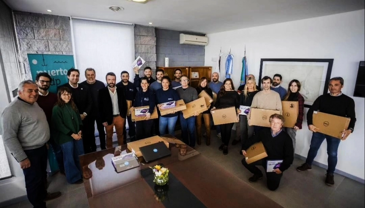 Tablets y notebooks: Provincia entregó equipo tecnológico a puertos bonaerenses