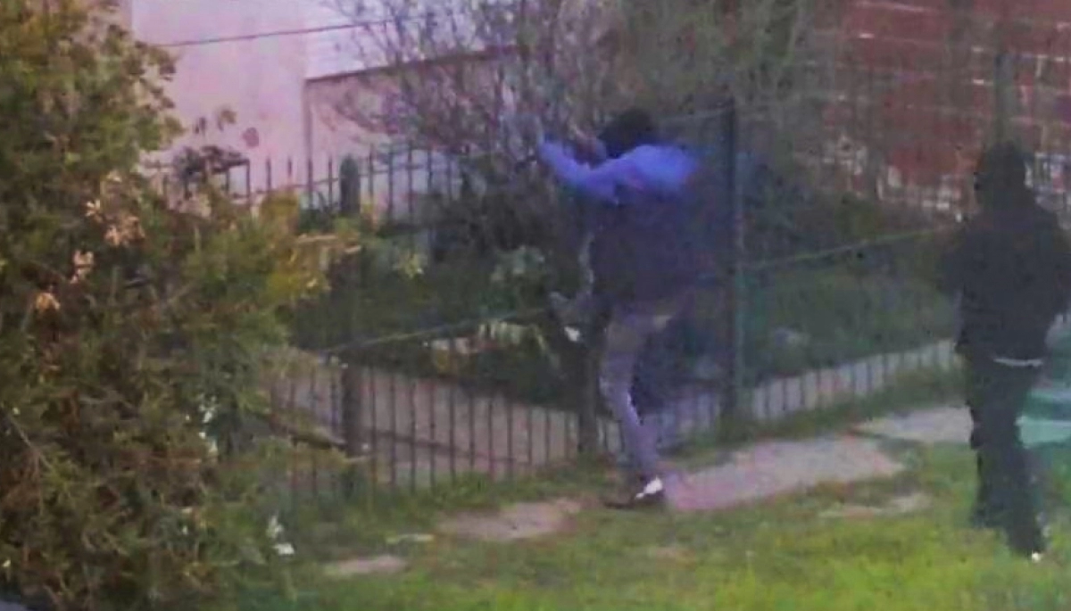 Video: dos ladrones fueron atrapados luego de irrumpir en una casa y sustraer un increíble botín