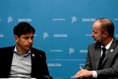 Kicillof afirmó que se enteró “por las redes sociales” sobre el viaje de Insaurralde