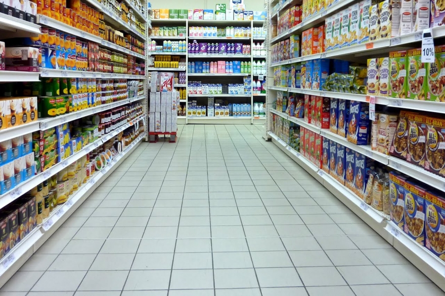 Según el Indec hubo una baja del 2,5 por ciento en las compras en supermercados