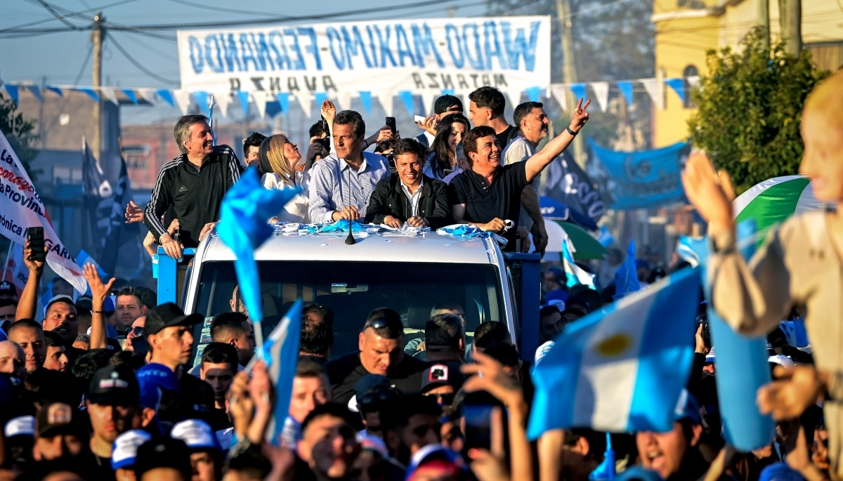Massa, Kicillof y Máximo en la caravana “Desde el kilómetro cero a la capital del peronismo”