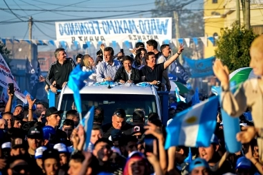 Massa, Kicillof y Máximo en la caravana “Desde el kilómetro cero a la capital del peronismo”
