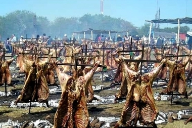 Destinos bonaerenses: los mejores lugares para degustar un cordero asado y vivir la Fiesta de la Torta Frita