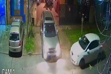 Tremendo raid delictivo: delincuentes asaltaron a matrimonio cuando guardaba la camioneta en el garaje