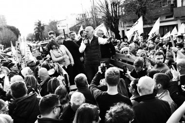 Grindetti alista una caravana para intentar lograr el triunfo en Lomas de Zamora