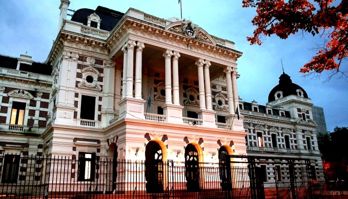 Subió el dólar blue, corrida cambiaria y ATE le pidió a Kicillof reapertura de paritarias