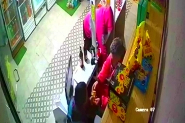 "Quemalo, quemalo": Brutal golpiza y amenazas de muerte durante el robo a kiosco de un periodista