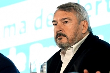 Ministro bonaerense arremetió contra Javier Milei y lo tildó de “chamuyero”