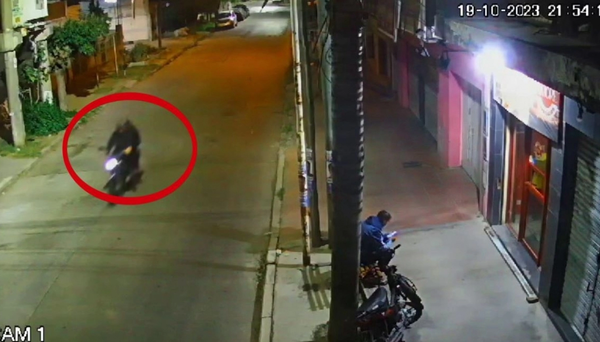 Hartos de la inseguridad, vecinos lincharon a presunto motochorro que atacaba deliverys