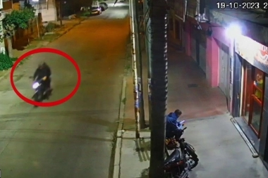 Hartos de la inseguridad, vecinos lincharon a presunto motochorro que atacaba deliverys