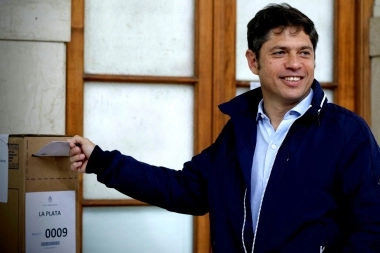 Votó Kicillof: "Hay que votar pensando en los demás. El egoísmo no lleva a ningún lado”