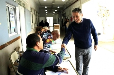 Votó Gray en Esteban Echeverría: “Les pido que ejerzan su derecho a votar”