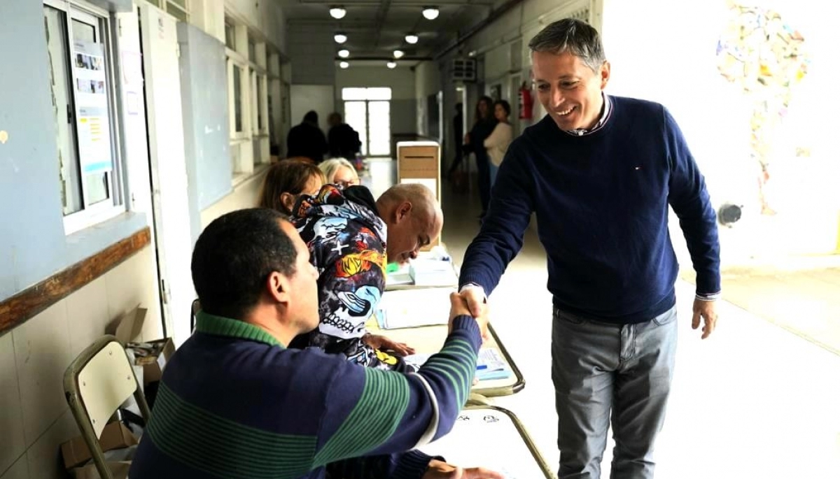 Votó Gray en Esteban Echeverría: “Les pido que ejerzan su derecho a votar”