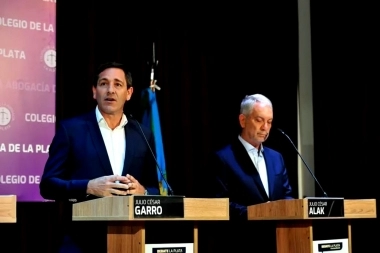 Reñido escenario en La Plata: Garro y Alak se adjudican el triunfo, pero se resolverá en el escrutinio definitivo