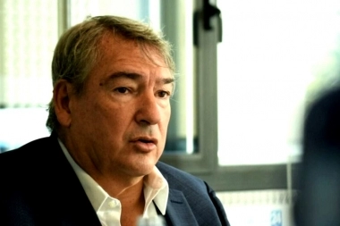 Funcionario de Kicillof picanteó el balotaje y sugirió que Milei "se baja"