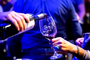 "Catar 2023" se celebró en La Plata: más de 40 stands de vinos, espumantes y música en vivo