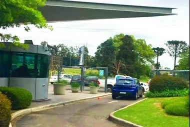 Extraña salidera: le robaron un maletín a los tiros, escapó a la carrera y está desaparecido