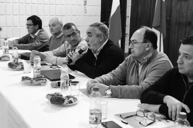Tras una tensa reunión, el radicalismo bonaerense “firma” la neutralidad de cara al balotaje