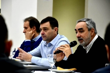 En medio de las polémicas y la indecisión por el balotaje, se reunirán los intendentes radicales
