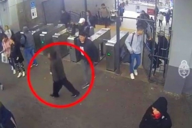 Tenía un arma blanca: asaltó a un hombre, escapó en tren y lo esperaron en otra estación