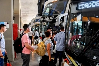 Golpe al bolsillo bonaerense: Kicillof aumentó la tarifa del transporte de pasajeros casi un 50%