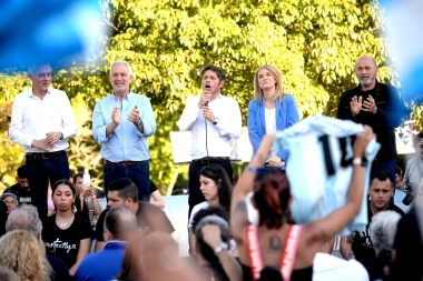 Campaña para Massa: En La Plata, Kicillof arengó a los militantes y le habló a la UCR