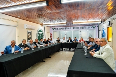 Bahía Blanca: Kicillof congregó a intendentes de la Sexta para fortalecer la campaña de Massa