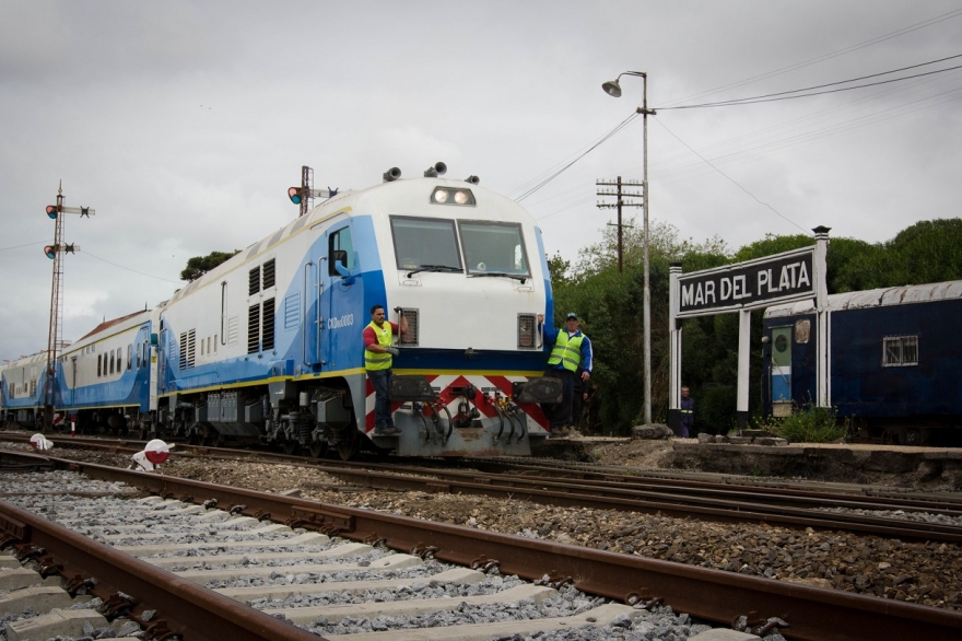 Se formalizó el traspaso de Ferrobaires a Nación, pero sólo contempla a la mitad del personal