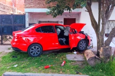 Delincuentes fugaban en auto robado, subieron a la acera y mataron a mujer en silla de ruedas