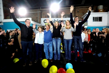 Vidal retomó el "sí se puede" y mostró  a sus candidatos como el "equipo para transformar"