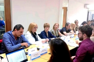 Kicillof le mejoró la propuesta paritaria a docentes y se espera definición