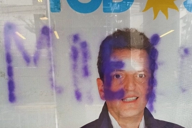 Senadora bonaerense denunció la vandalización de un local massista en Vicente López