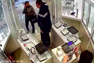 No era tan tierno: quería un regalo para el papá y se robó una pulsera de oro de casi 2 millones