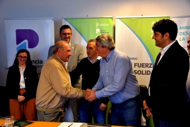 El gobierno bonaerense y el Banco Provincia lanzaron convenios para cooperativistas rurales