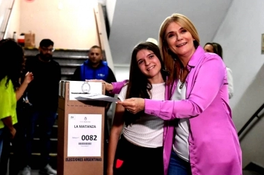 Votó Magario: "Queremos seguir sosteniendo esta democracia que nos da la posibilidad de elegir”