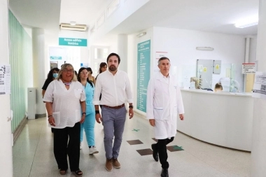 Kreplak visitó el Hospital “Sor María Ludovica” de La Plata y entregó dos ecógrafos
