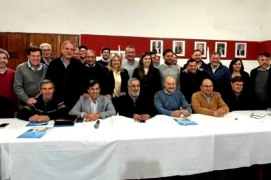 A la espera del Presupuesto 2024, el radicalismo bonaerense postergó su cumbre