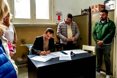 Todos contentos: en Junín pactaron aumento salarial y bono de fin año para municipales