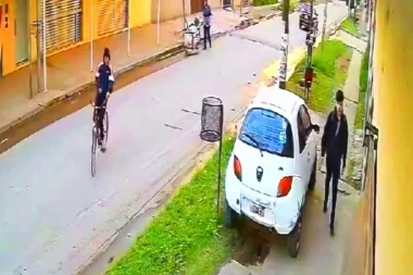 Un adolescente recibió tres balazos cuando se resistió al robo de la mochila y un teléfono