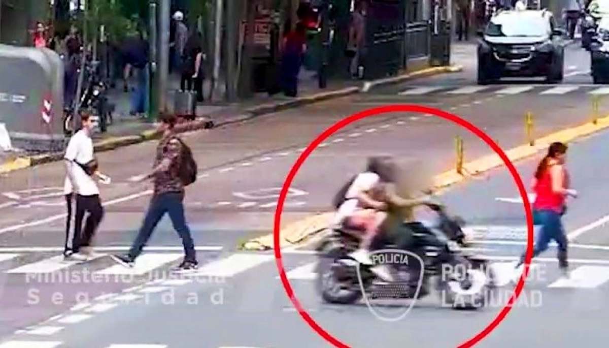 Operativo cerrojo para detener a arrebatadores que intentaban escapar en moto