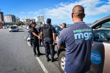 En medio de casos de abuso de autoridad en Mar del Plata, Montenegro habilitó las pistolas Taser “anti trapitos”