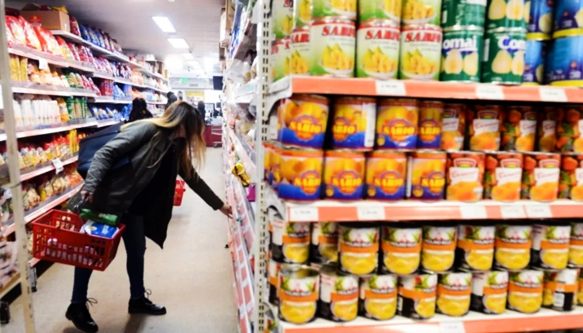Un legislador libertario le pidió "conciencia" a los comerciantes por la suba de precios