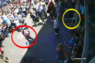 Repudio total: le arrojaron un botellazo al Presidente cuando se dirigía a la Casa Rosada