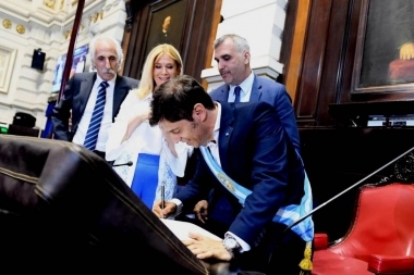 Kicillof inicia su segunda gestión: el desafío de la coexistencia con Milei y un Gabinete más distintivo