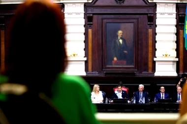 Saludo frío, militancia y la presencia estelar de Cristina: las perlas que dejó la asunción de Kicillof