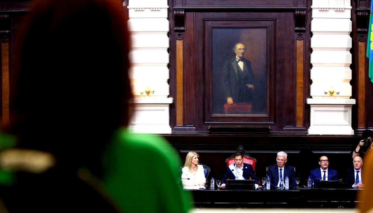 Saludo frío, militancia y la presencia estelar de Cristina: las perlas que dejó la asunción de Kicillof