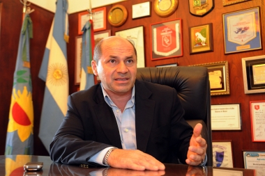 Secco rompió el chanchito y anunció un “súper” bono de 7.500 pesos para Municipales