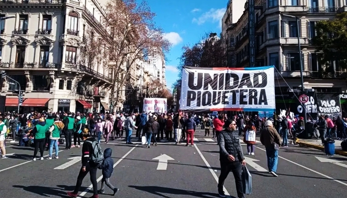 “El que corta, no cobra”: el Gobierno de Milei anunció la quita de planes sociales a los manifestantes