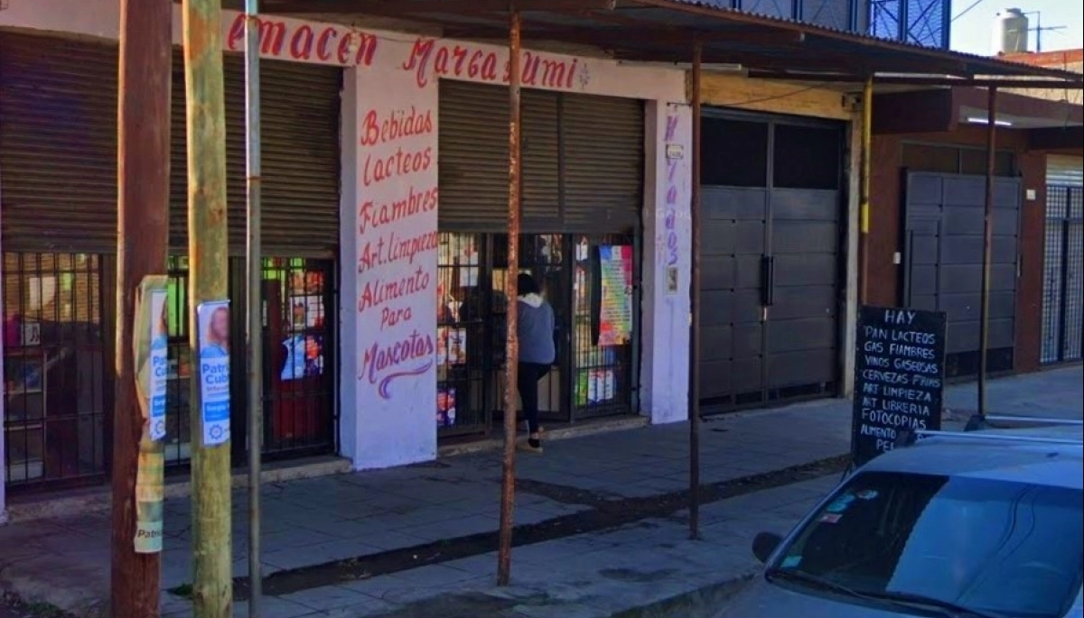 En ojotas y durante la tormenta, asaltó al panadero y se llevó la camioneta del reparto
