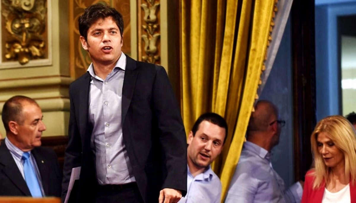 Kicillof encabeza una cumbre de urgencia con legisladores, intendentes y Massa